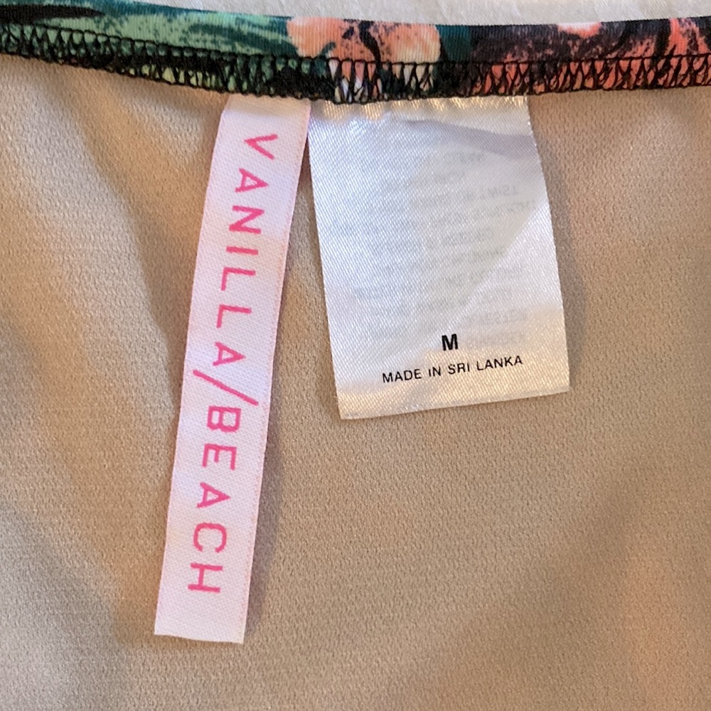Vanilla/Beach Floral‎ Scalloped Bikini Bottom size Medium - Picture 3 of 5